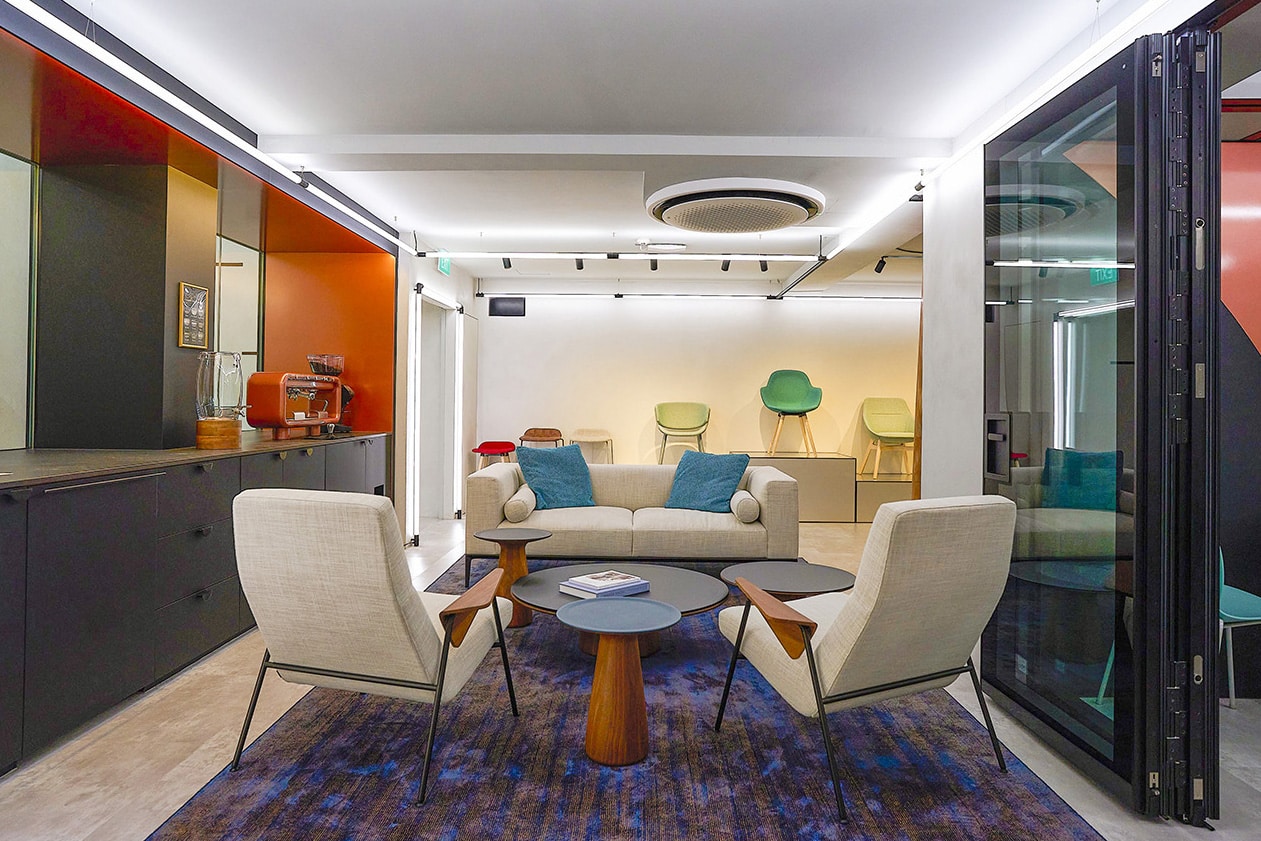 about-showroom-right